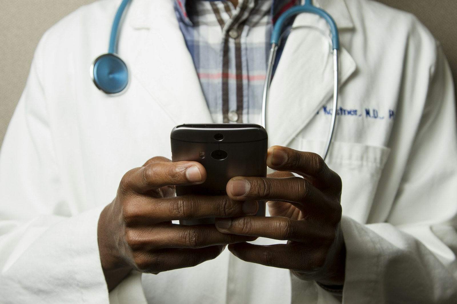 Aplicación médica con inteligencia artificial para análisis clínico